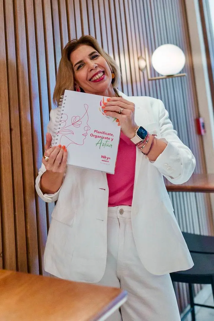 Niky, coach del orden, con el Planner Nikysidea